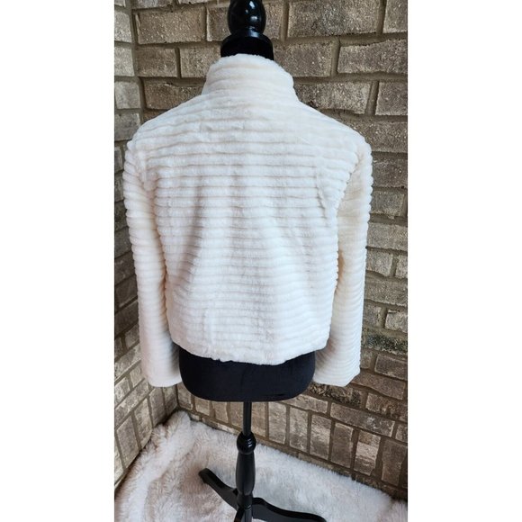 NWT Betsey Johnson FAUX FUR Ivory cream white cropped coat jacket long sleeves S - Picture 4 of 9